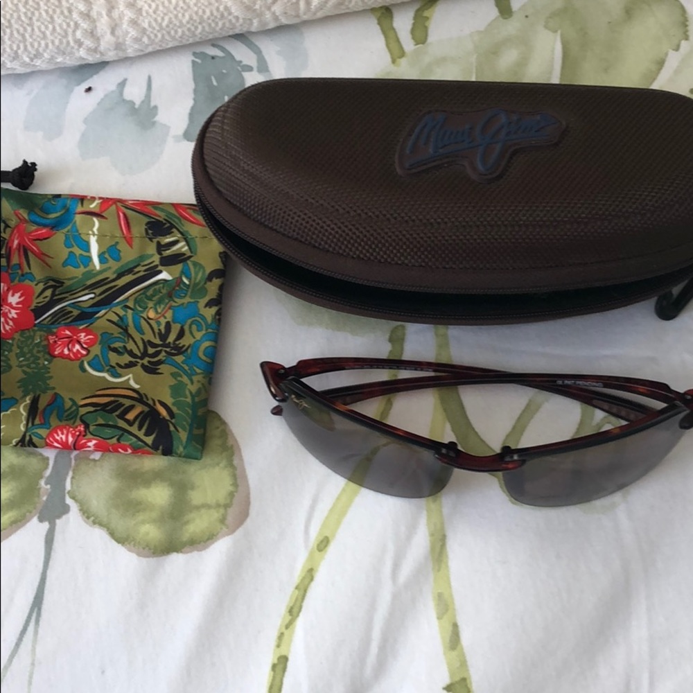 Maui Jim sunglasses with case and pouch